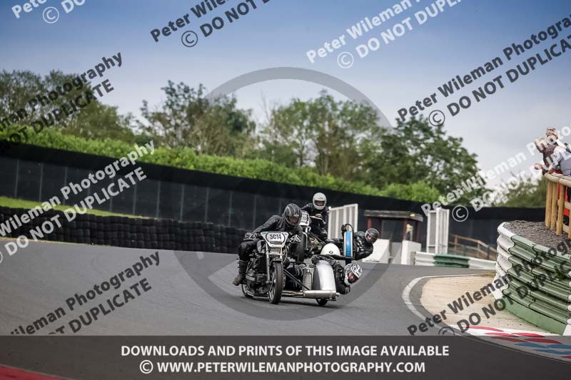 Vintage motorcycle club;eventdigitalimages;mallory park;mallory park trackday photographs;no limits trackdays;peter wileman photography;trackday digital images;trackday photos;vmcc festival 1000 bikes photographs
